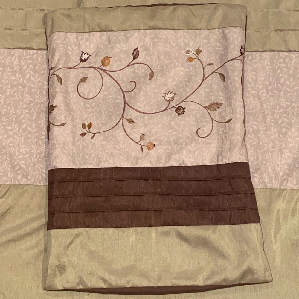 Queen Duvet Cover & 2 Standard Pillow Shams - Picture 2 of 7